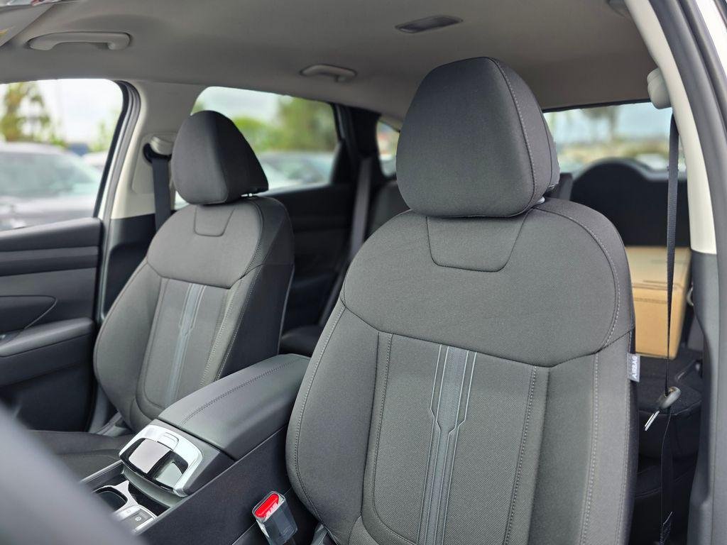 New 2026 White Hyundai SEL FWD image 15