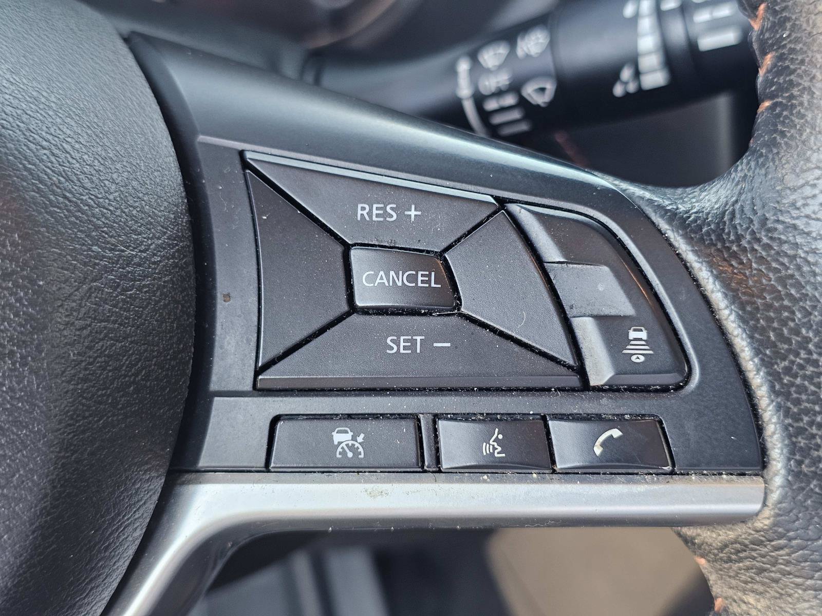 Used 2023 Aspen White Tricoat Nissan SR image 21