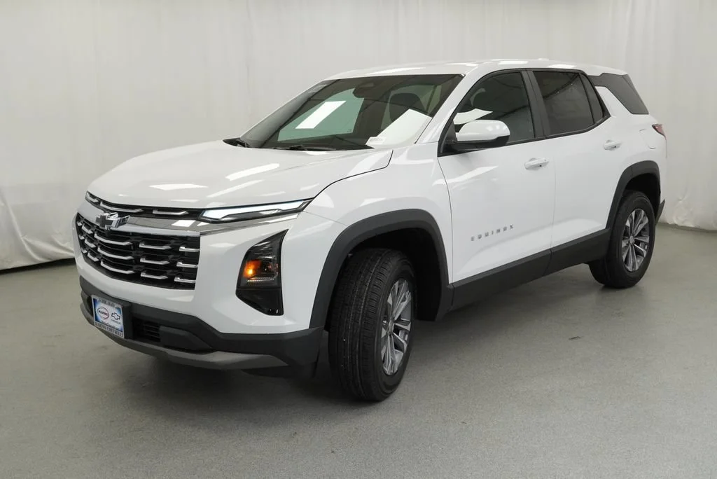 New 2027 Summit White Chevrolet LT image 4