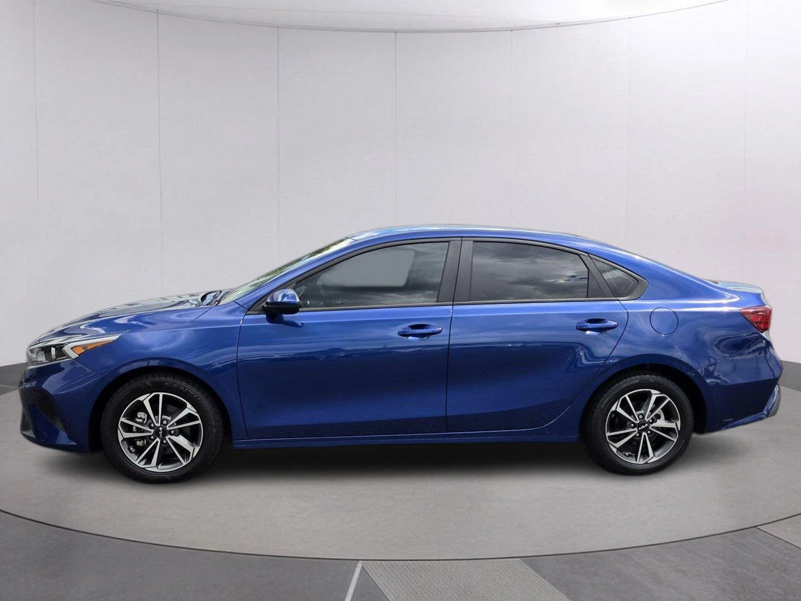 Used 2023 Deep Sea Blue Kia LXS image 3
