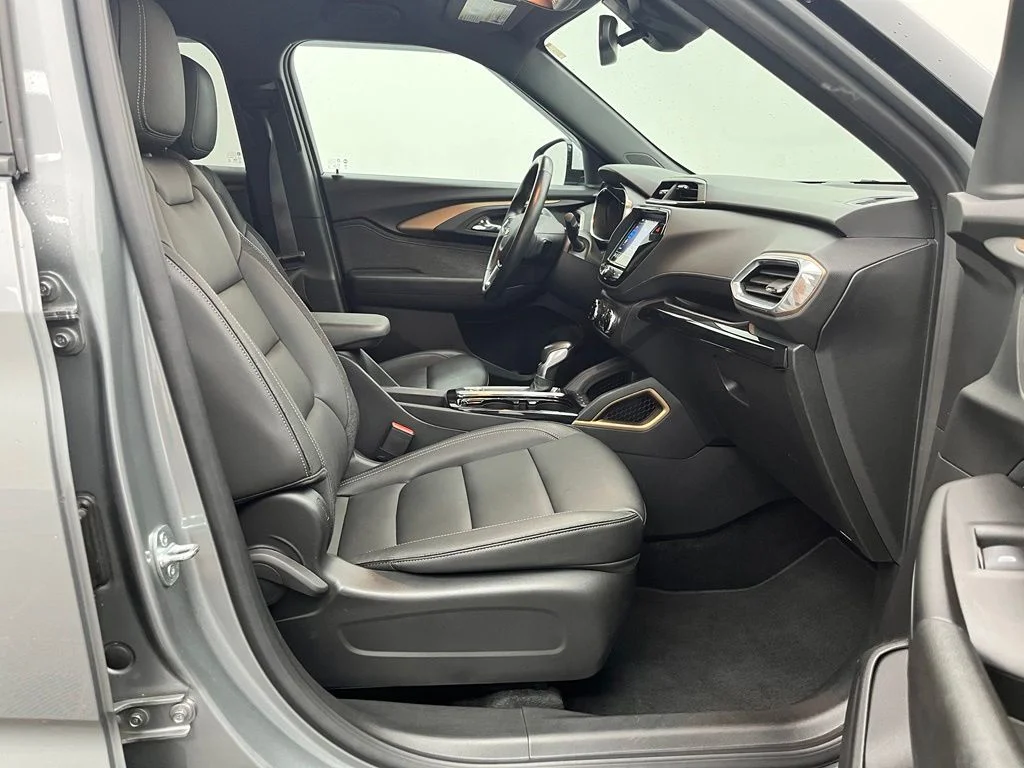 Used 2023 Gray Chevrolet ACTIV image 32