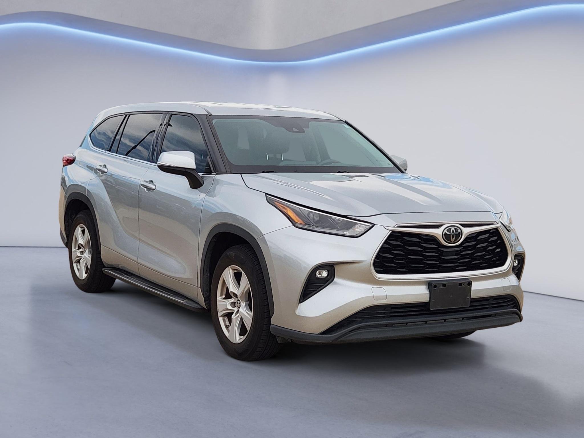 Used 2021 Celestial Silver Metallic Toyota LE image 3