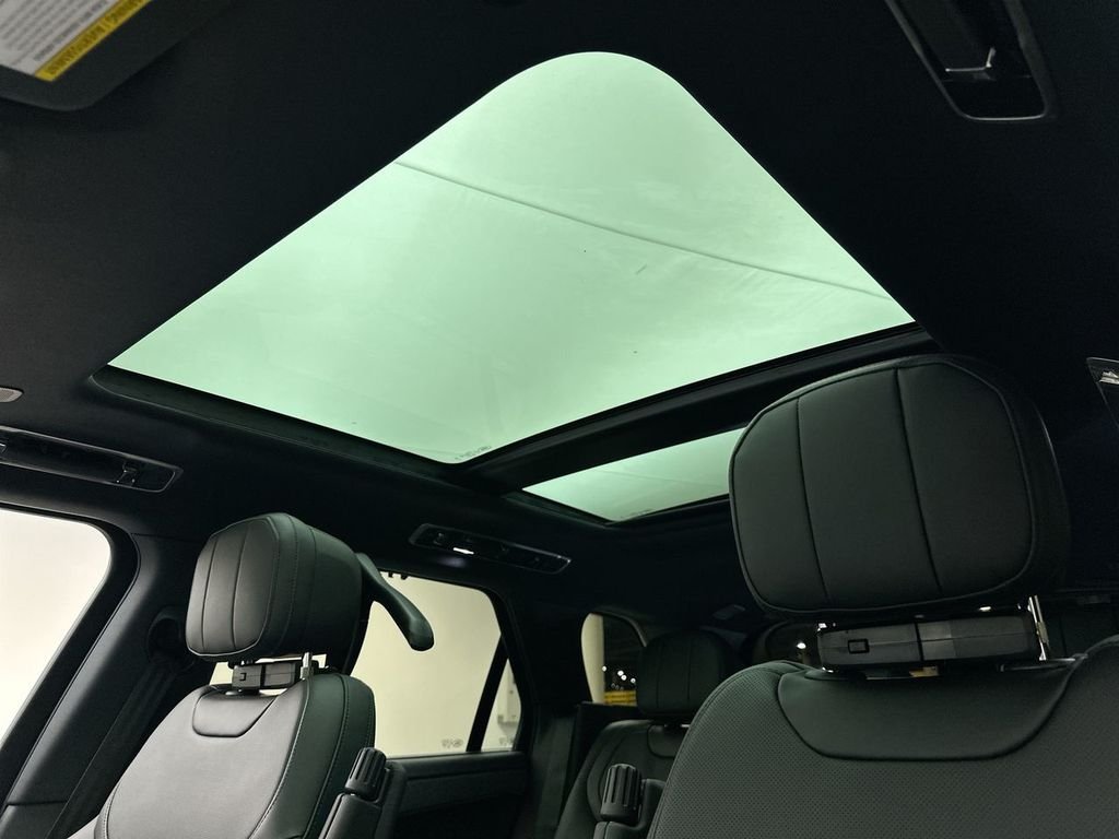 New 2026 Santorini Black Land Rover Dynamic SE image 11