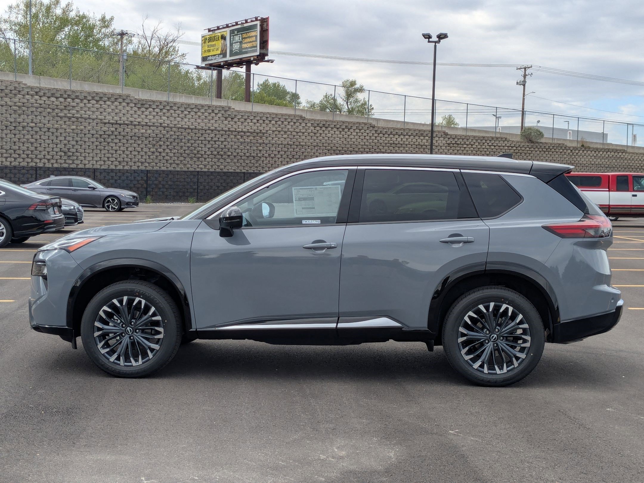 New 2026 Boulder Gray Pearl/Super Black Nissan Platinum image 7