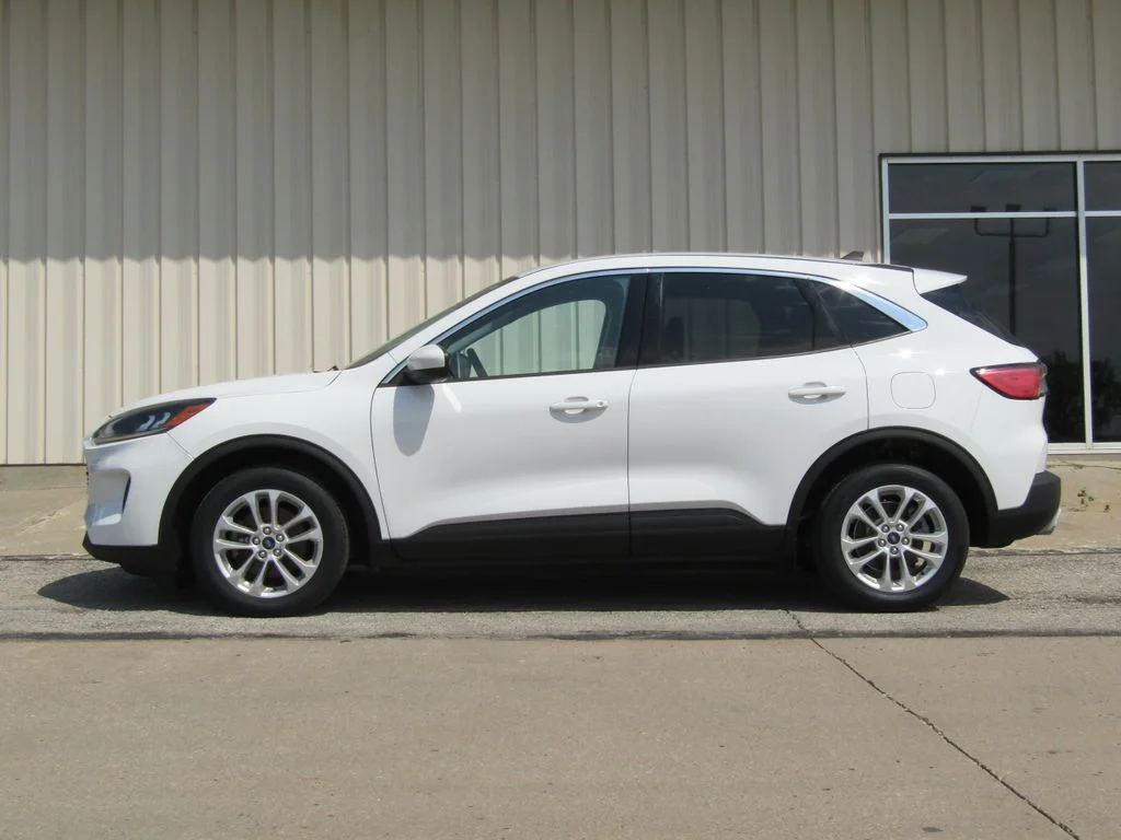 Used 2021 White Ford SE image 11
