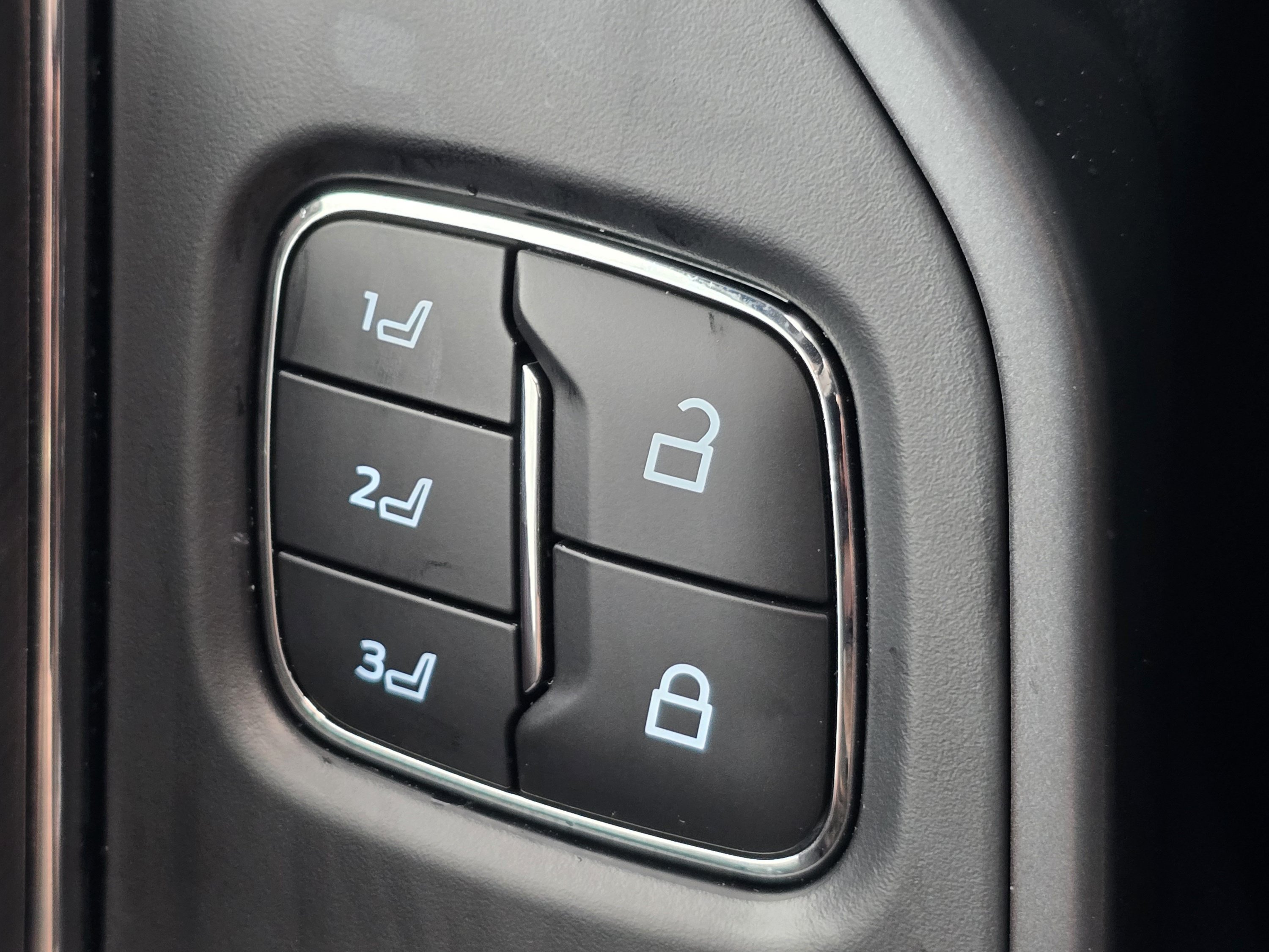 New 2026 Carbonized Gray Metallic Ford LARIAT image 20