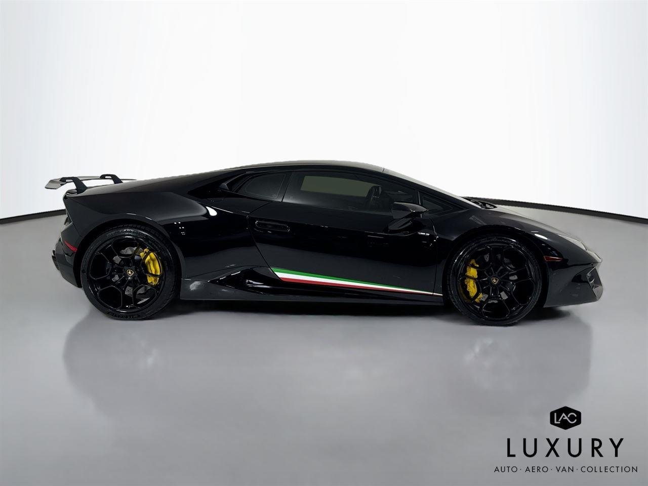 Used 2018 Arancio Borealis Pearl Effect Lamborghini  image 5