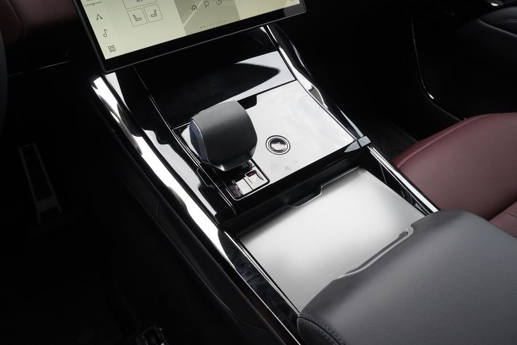 New 2026 Santorini Black Land Rover Dynamic SE image 14