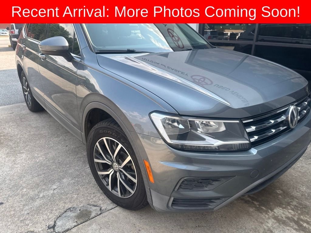 Used 2019 Platinum Gray Metallic Volkswagen 2.0T SE image 2