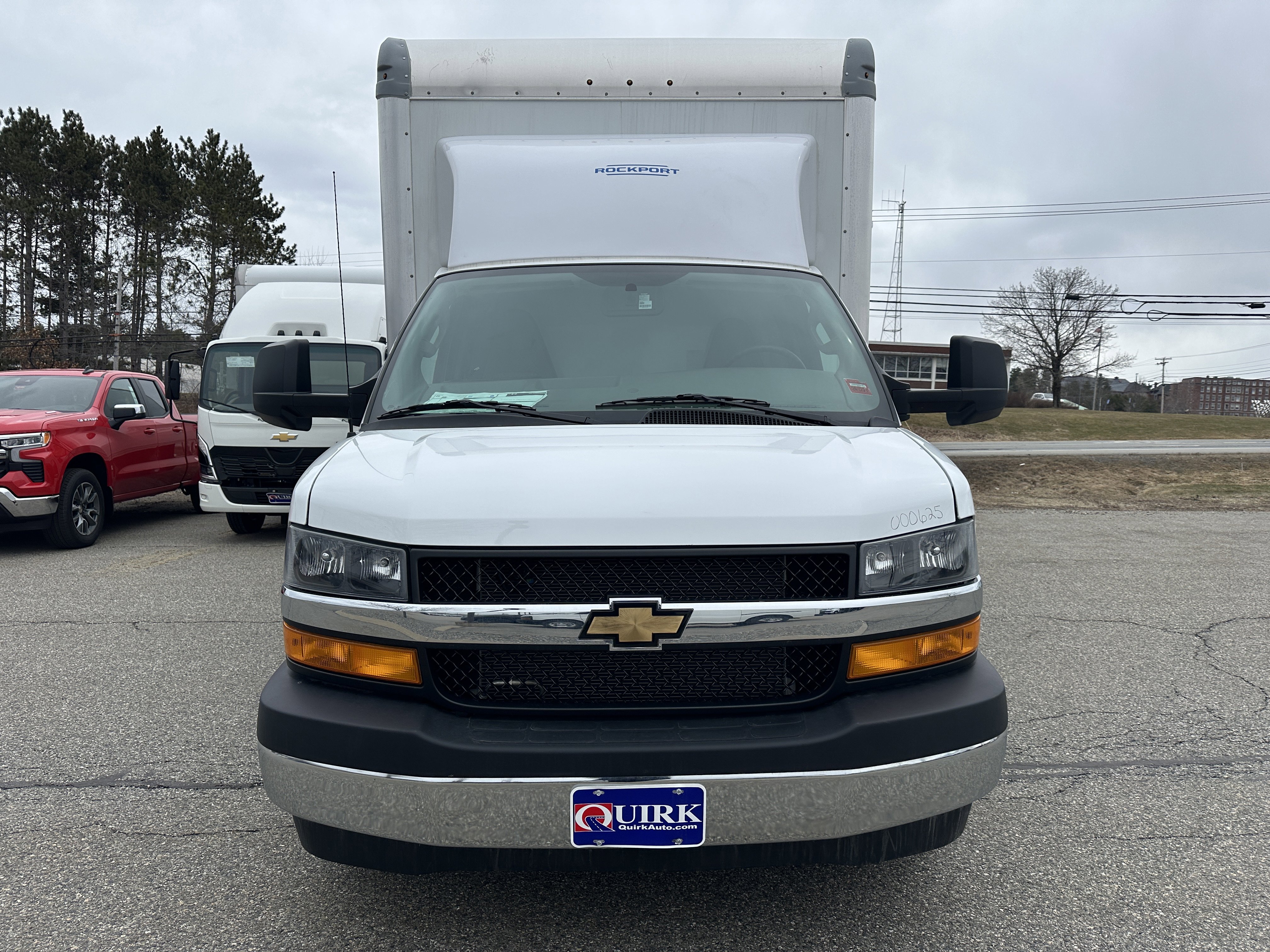 New 2026 Summit White Chevrolet 1WT image 9