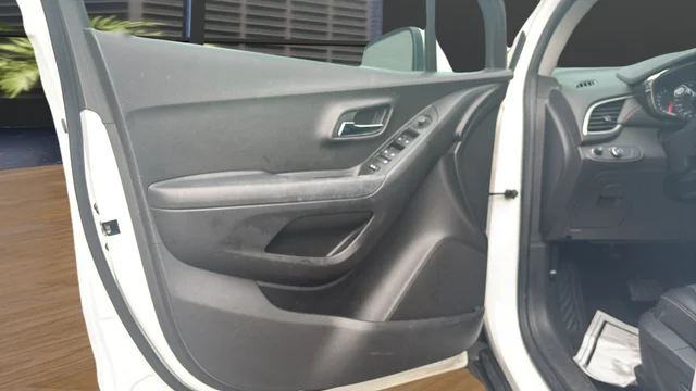Used 2019 White Chevrolet LT image 14