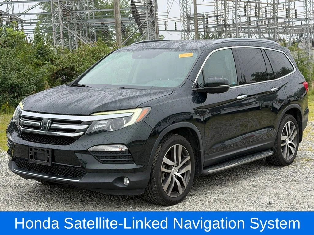 Used 2016 Green Honda Touring image 8