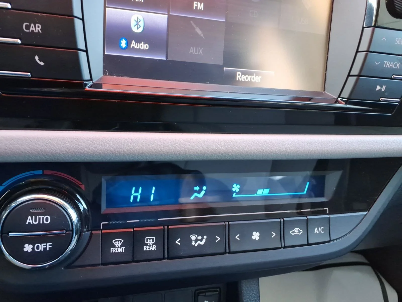 2014 Toyota Corolla LE Eco - Photo 24