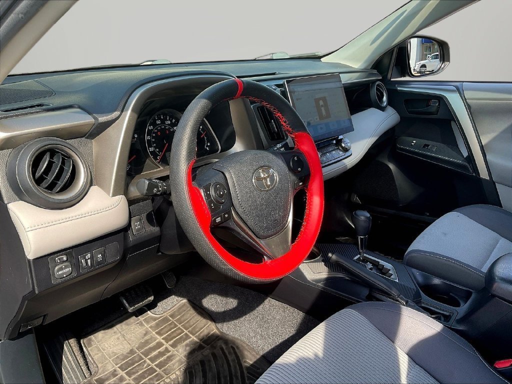 Used 2013 Green Toyota XLE image 17