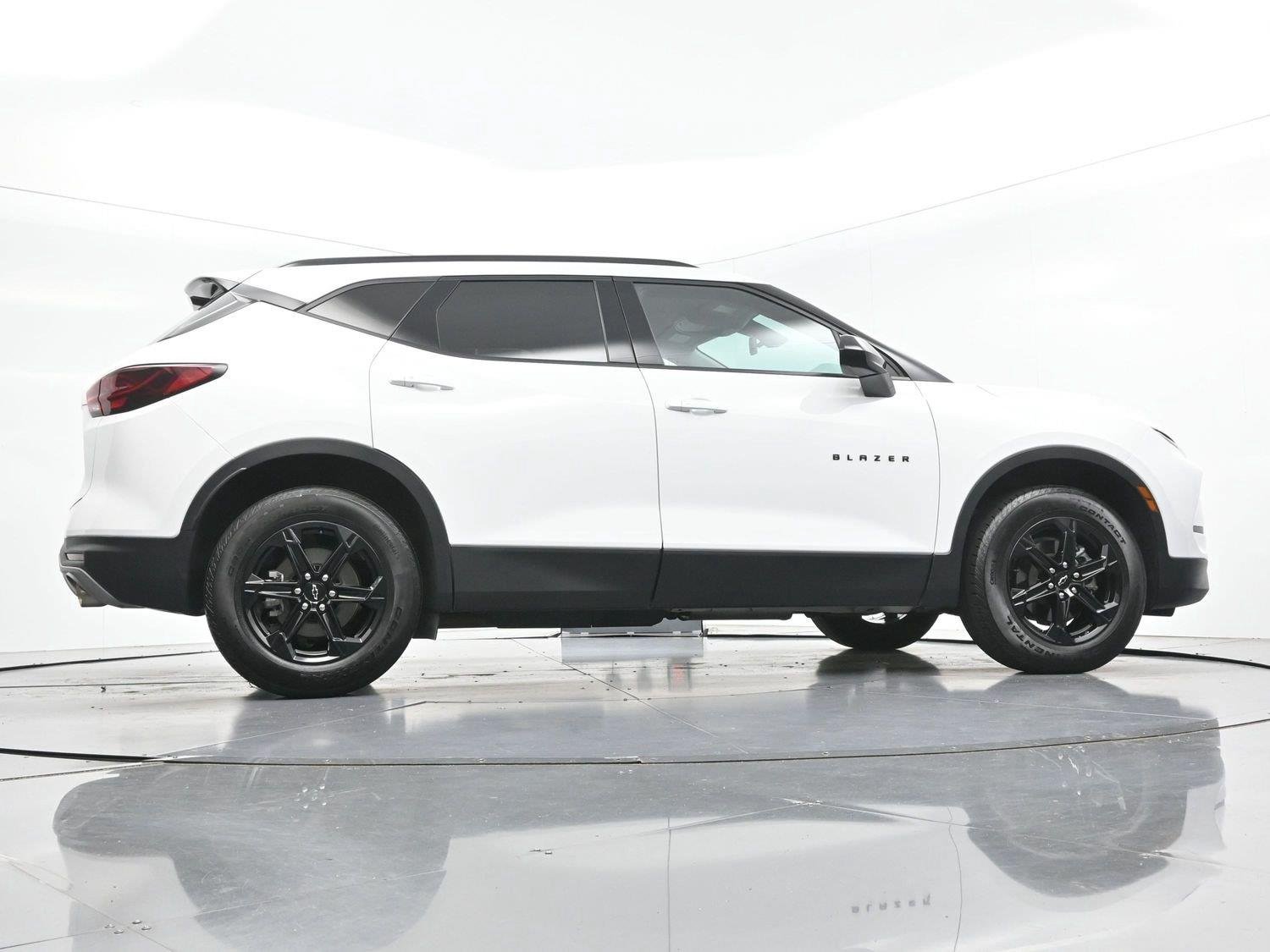 Used 2023 SUMMIT WHITE Chevrolet LT image 52