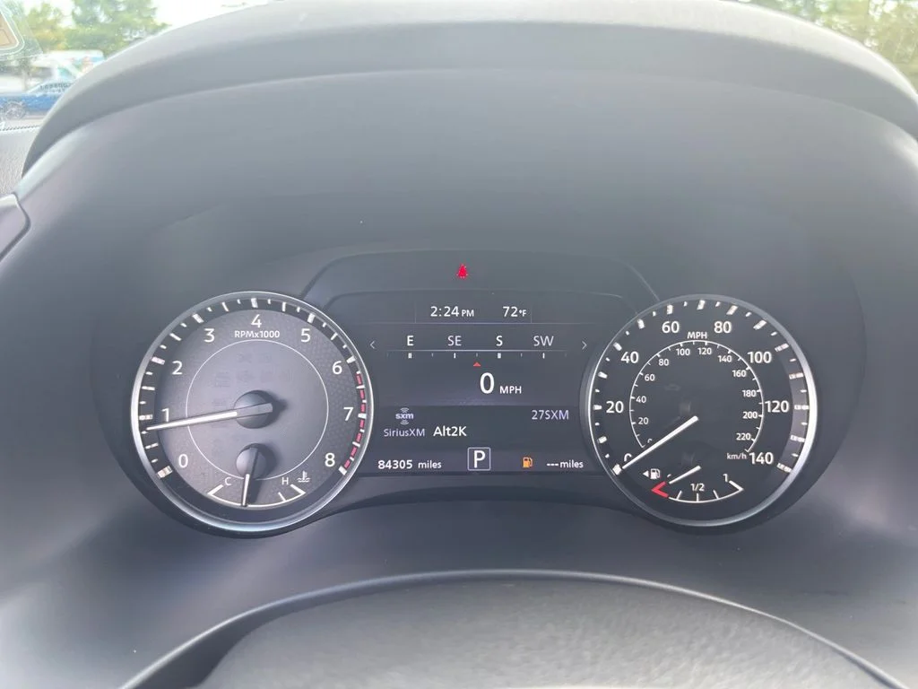 Used 2022 White Nissan SL image 20