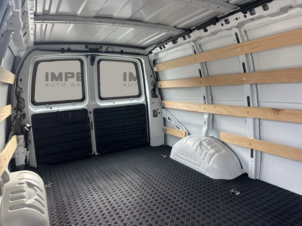Used 2023 White GMC Work Van image 10
