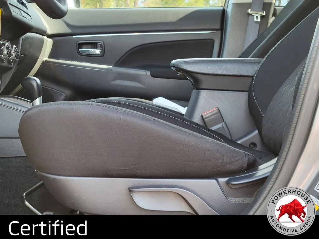 Used 2025 Silver Mitsubishi  image 23