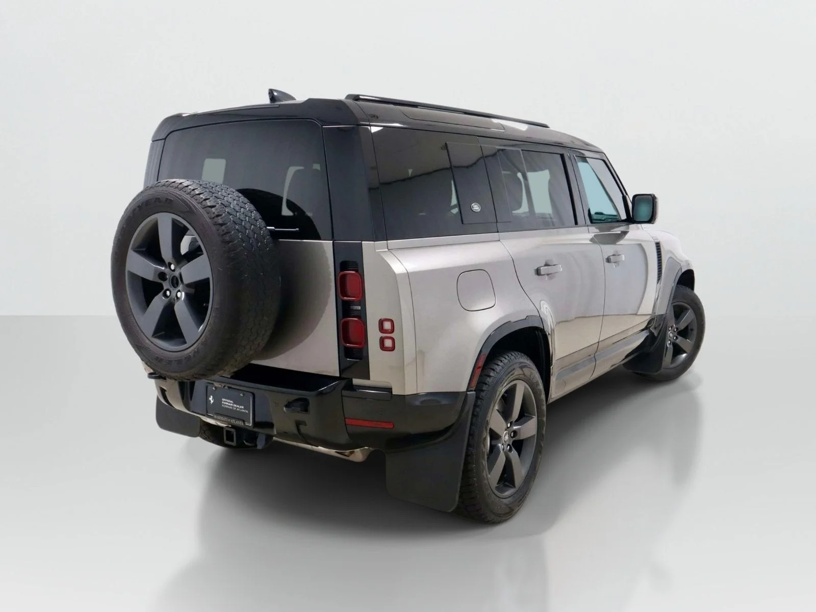 Used 2024 Silicon Silver Premium Metallic Land Rover X-Dynamic SE image 5