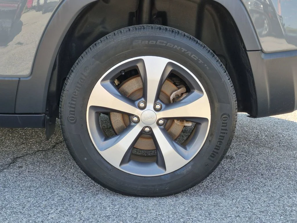 Used 2021 Gray Jeep Limited image 30