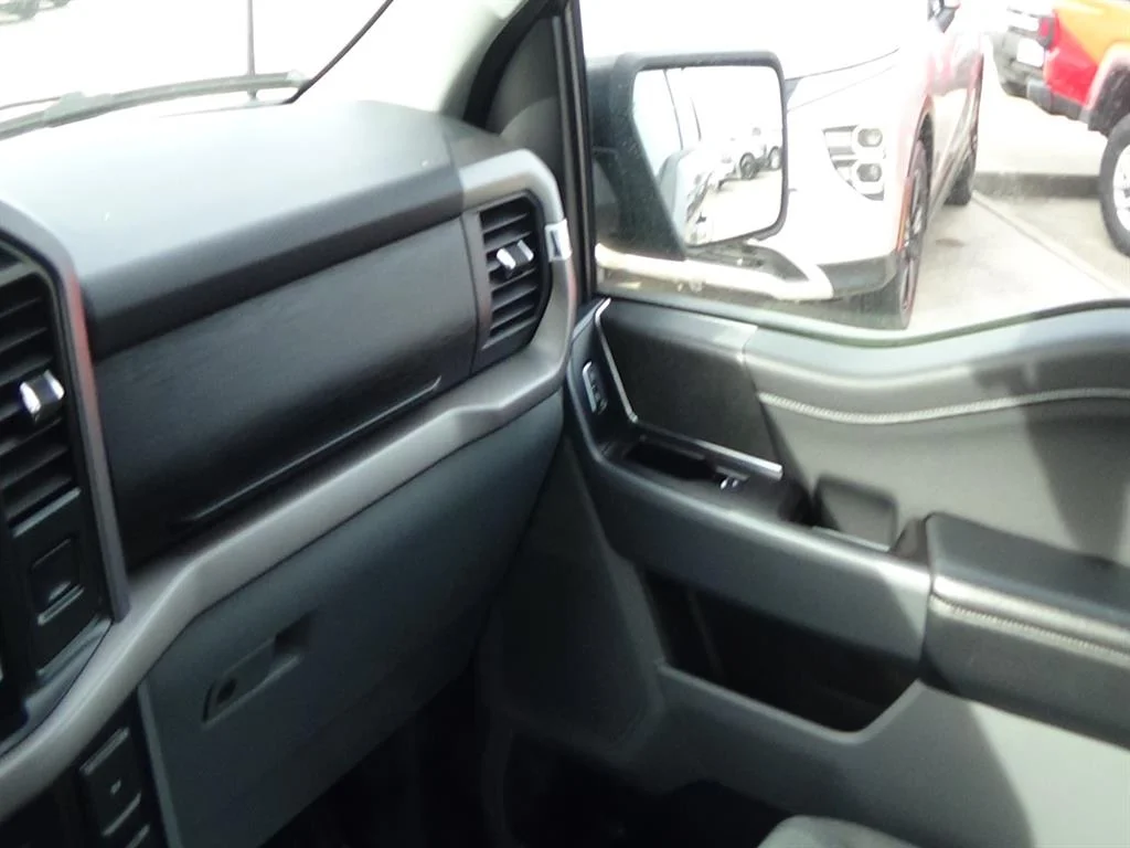 Certified Used 2024 Agate Black Um Ford XLT image 27