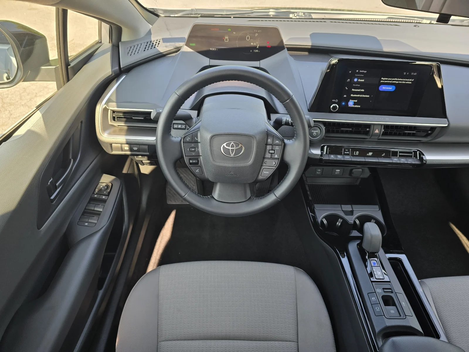 2025 Toyota Prius LE - Photo 14