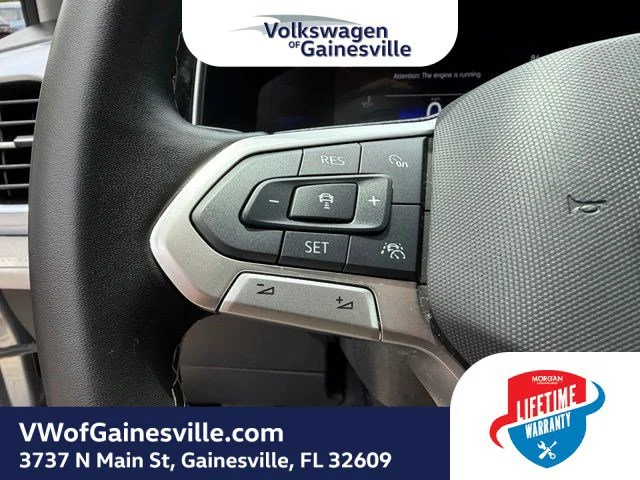 Certified Used 2025 Pyrite Silver Metallic Volkswagen SE image 22