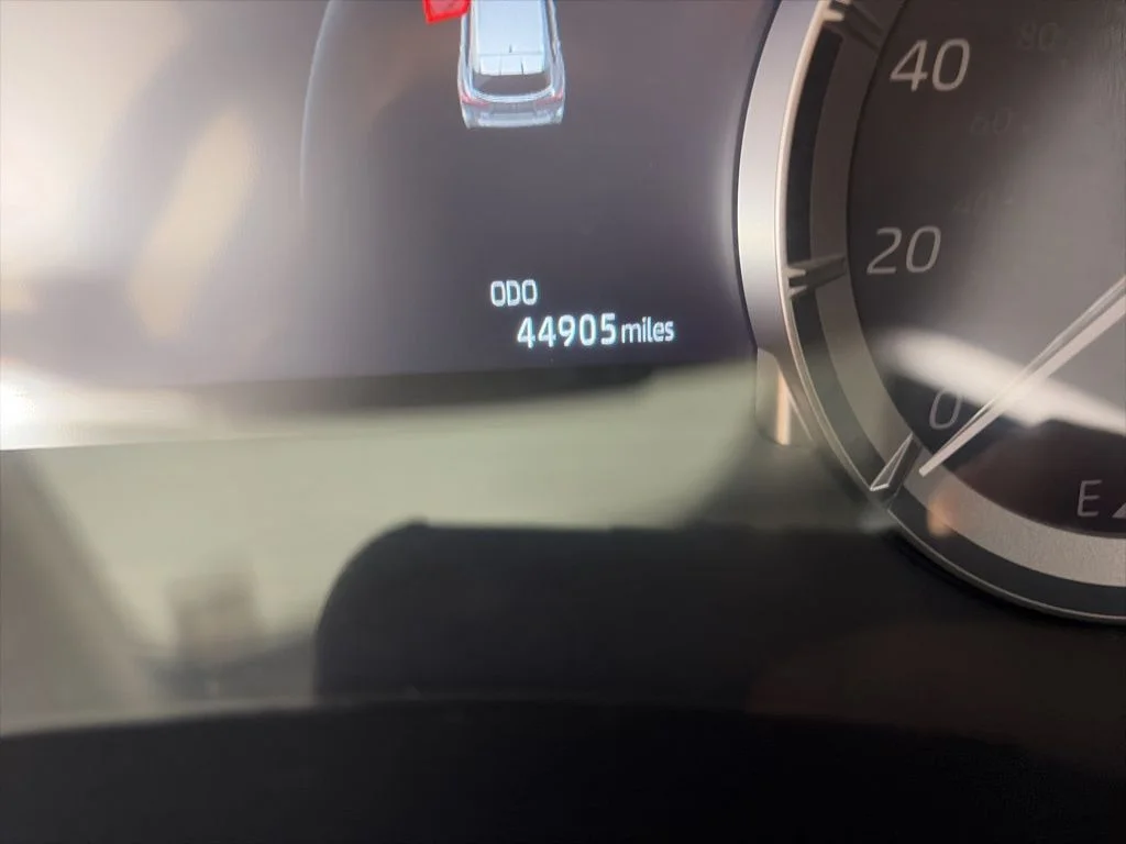 Used 2023  Toyota XLE image 5