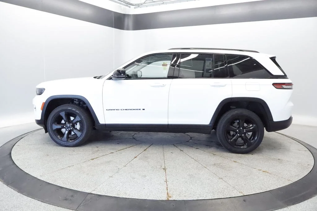 Used 2023 Jeep Grand Cherokee Limited with VIN 1C4RJHBG0PC566584 for sale in Coon Rapids, Minnesota