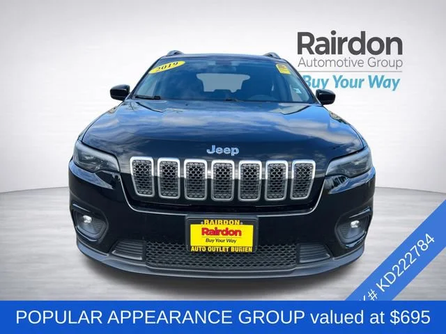 Used 2019 Diamond Black Crystal Pearlcoat Jeep Latitude image 2