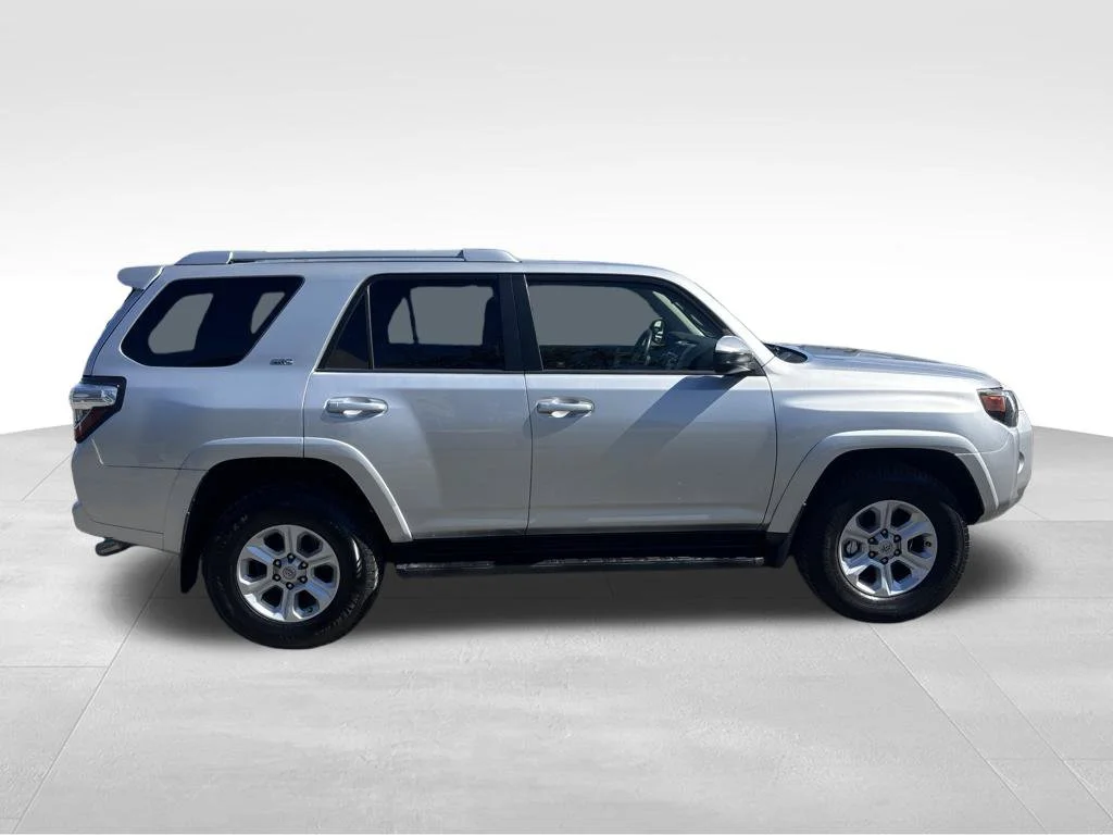 Used 2016 Silver Toyota SR5 image 9