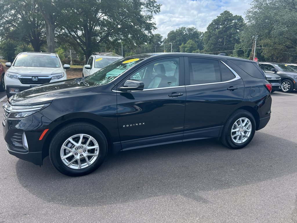 2024 Chevrolet Equinox LT photo 2