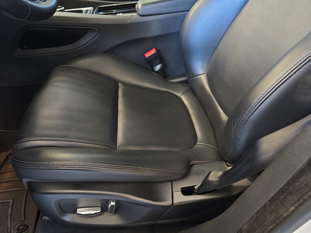 Used 2020  Jaguar 25t image 31
