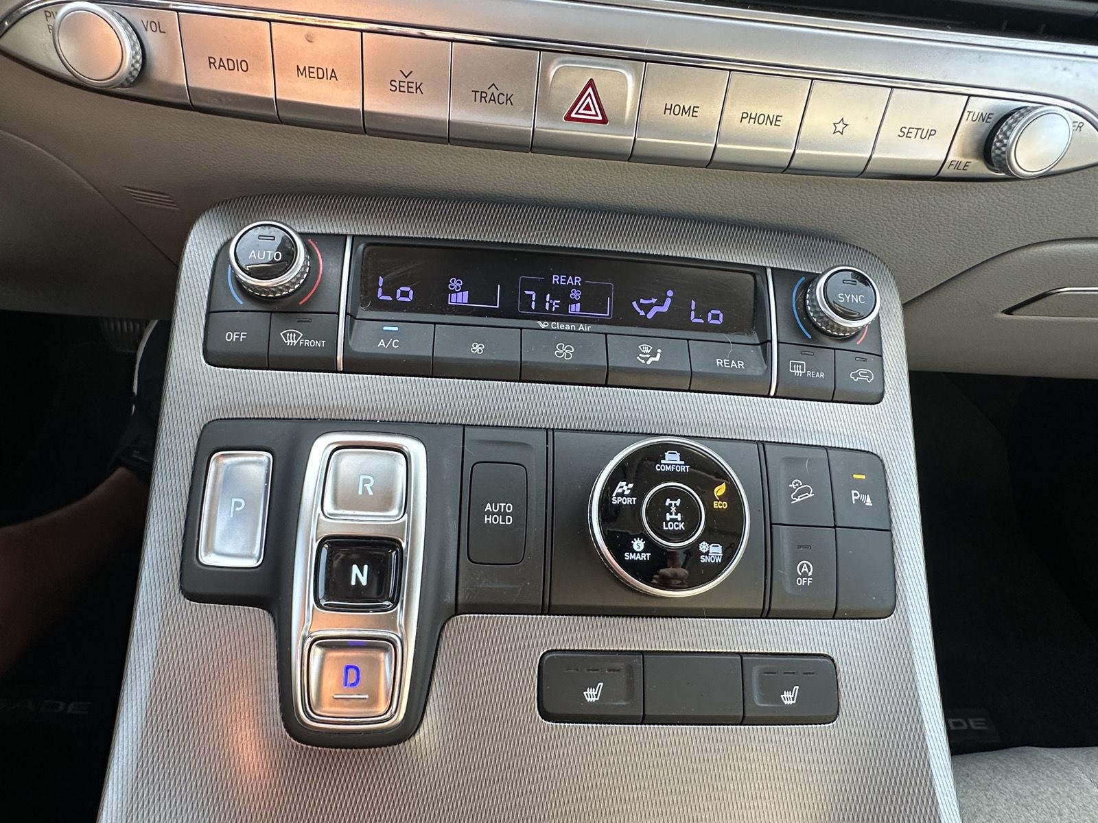 Used 2020 Hyper White Hyundai SEL image 12