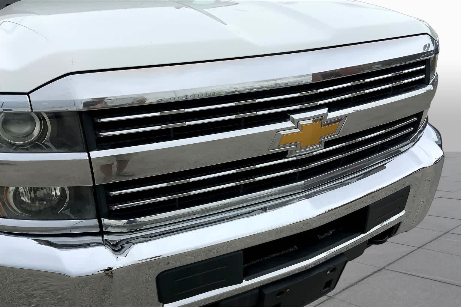 Used 2015 Summit White Chevrolet Work Truck image 29