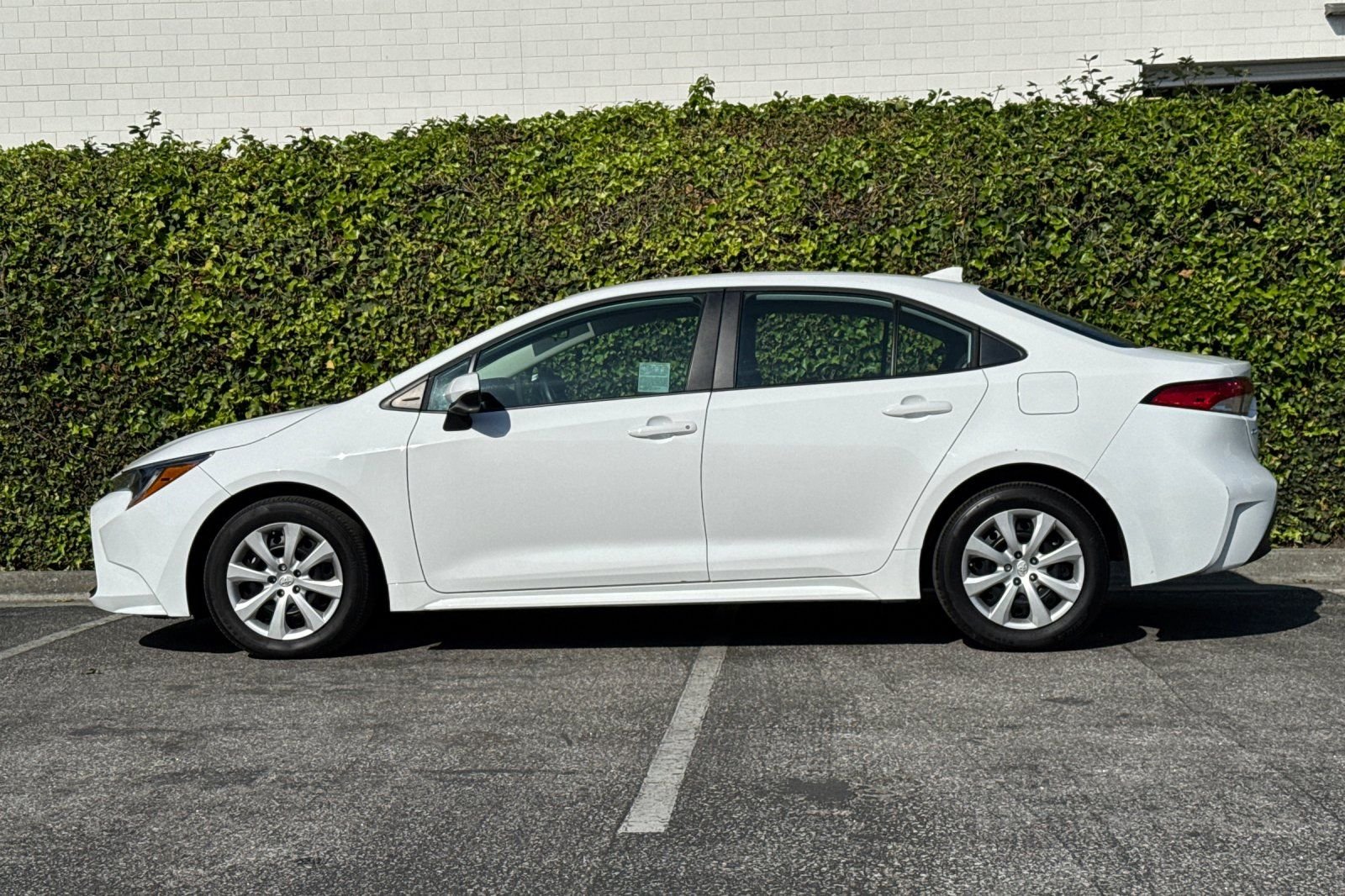 2025 Toyota Corolla LE photo 6