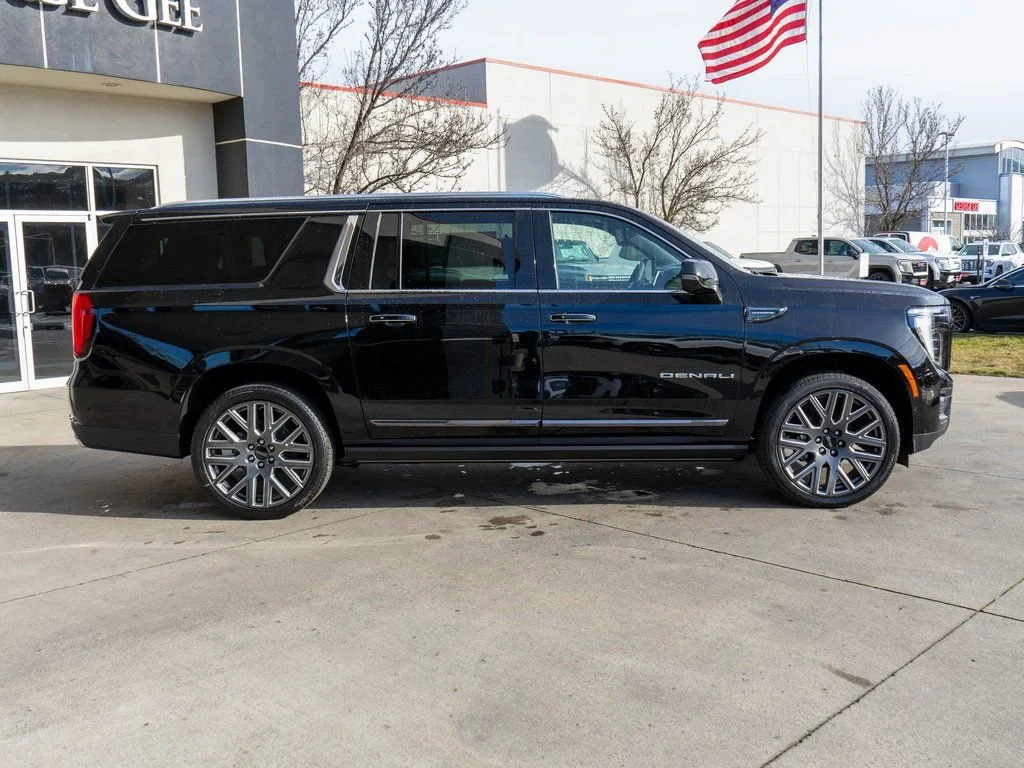 2026 GMC Yukon XL Denali Ultimate - Photo 8