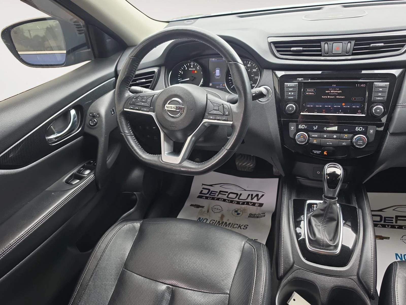 Used 2018 Caspian Blue Nissan SL image 11
