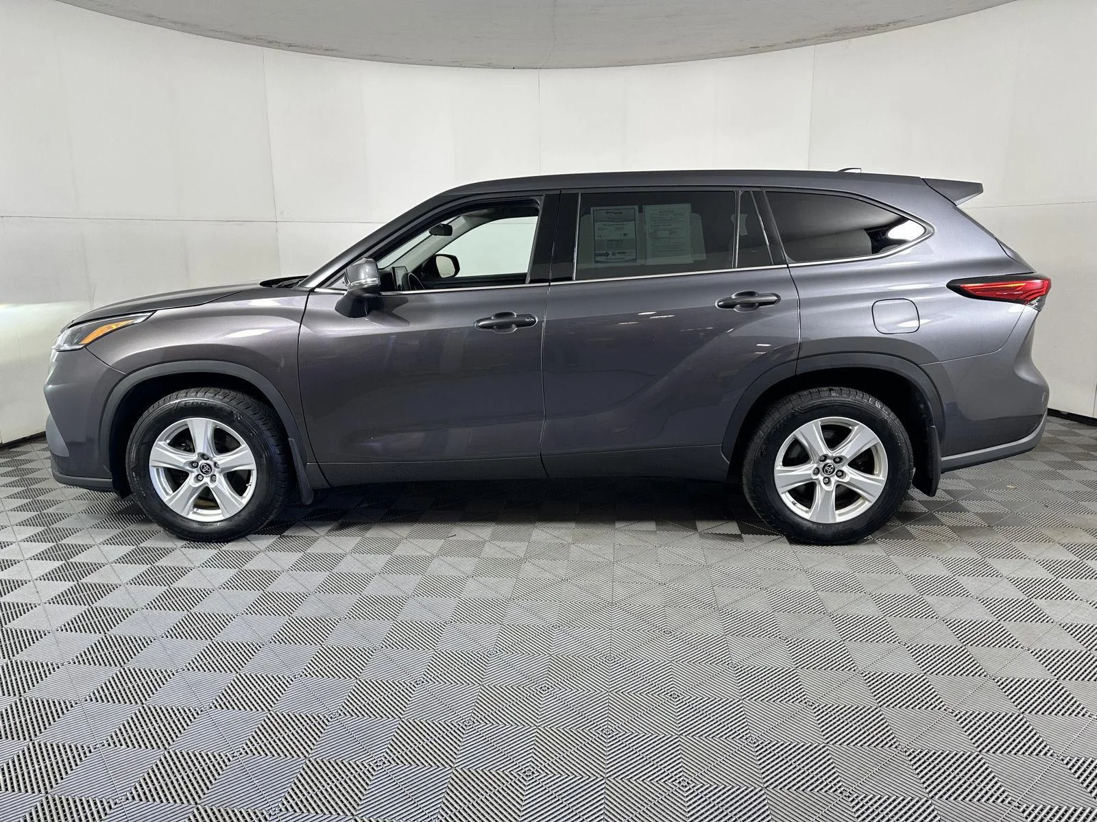 Used 2021 Magnetic Gray Metallic Toyota LE image 9