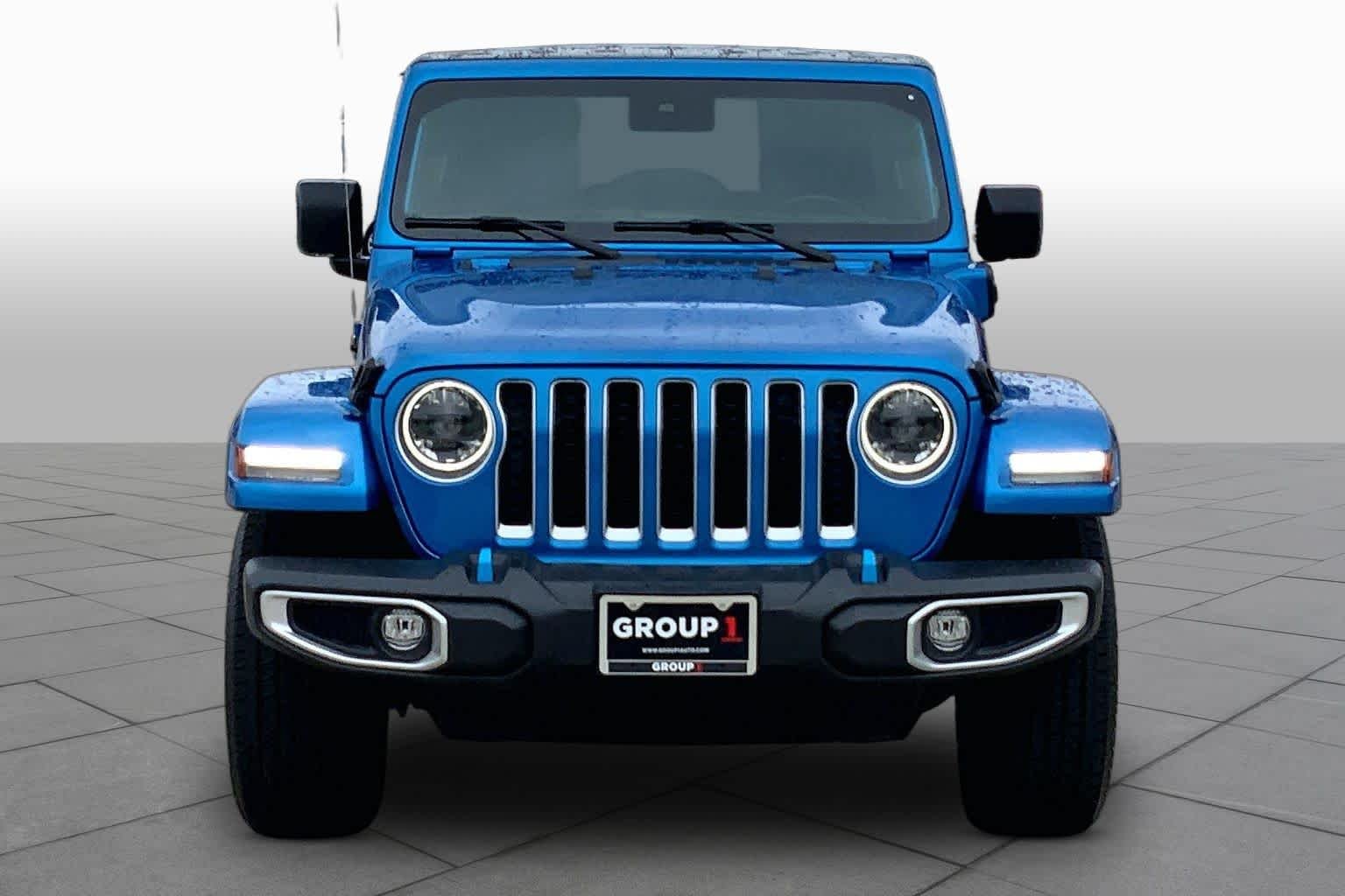 Used 2023 Hydro Blue Pearl Coat Jeep Sahara image 4