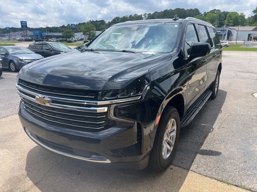 2024 Chevrolet Suburban 2WD 1500 LT's photo