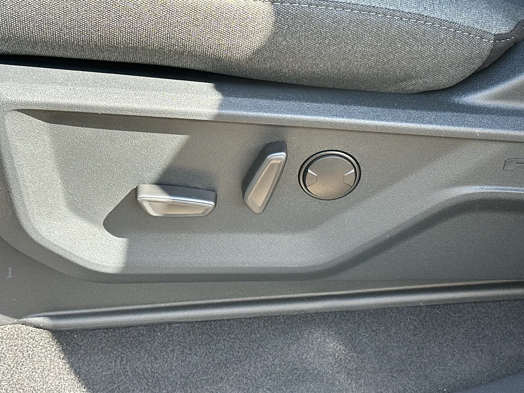 New 2026 Agate Black Metallic Ford XLT image 31