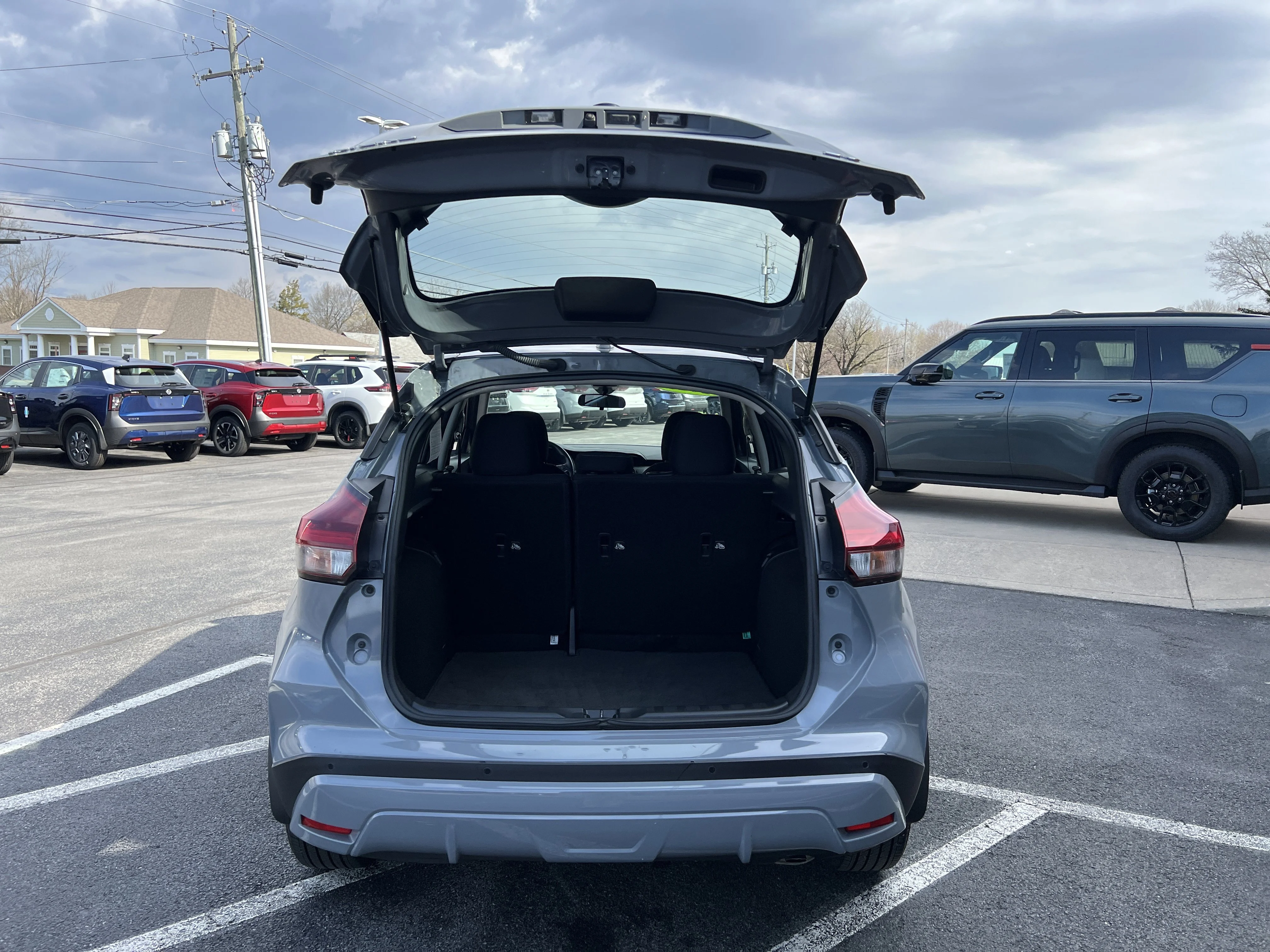 Used 2023 Boulder Gray Pearl Nissan SV image 8