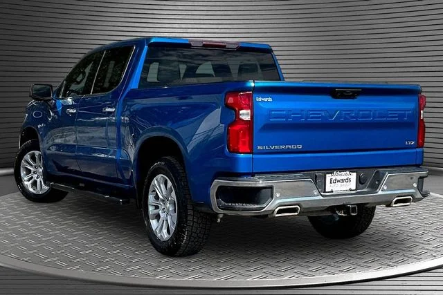 Used 2022 Blue Chevrolet LTZ image 4