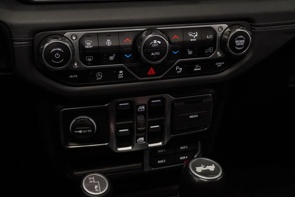 Used 2024 White Jeep Sahara image 32