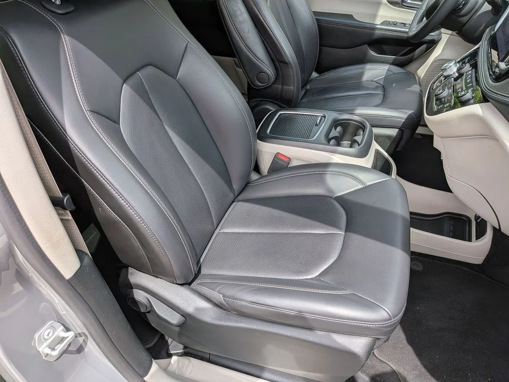 Used 2023 White Chrysler Touring L image 28