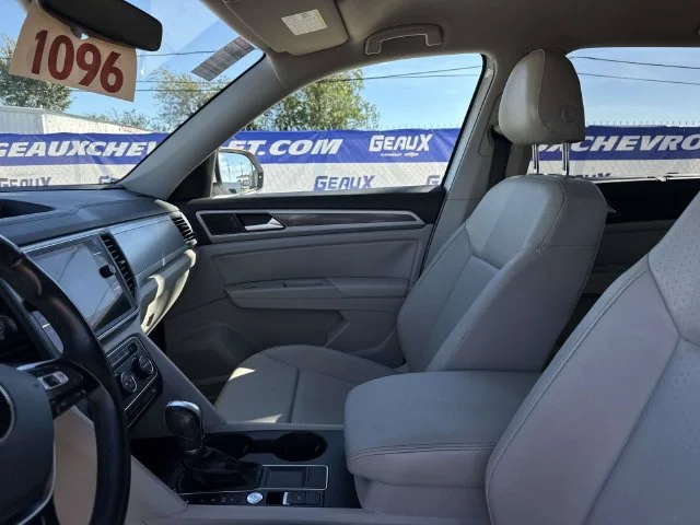 Used 2018 White Volkswagen 3.6L V6 SE image 30