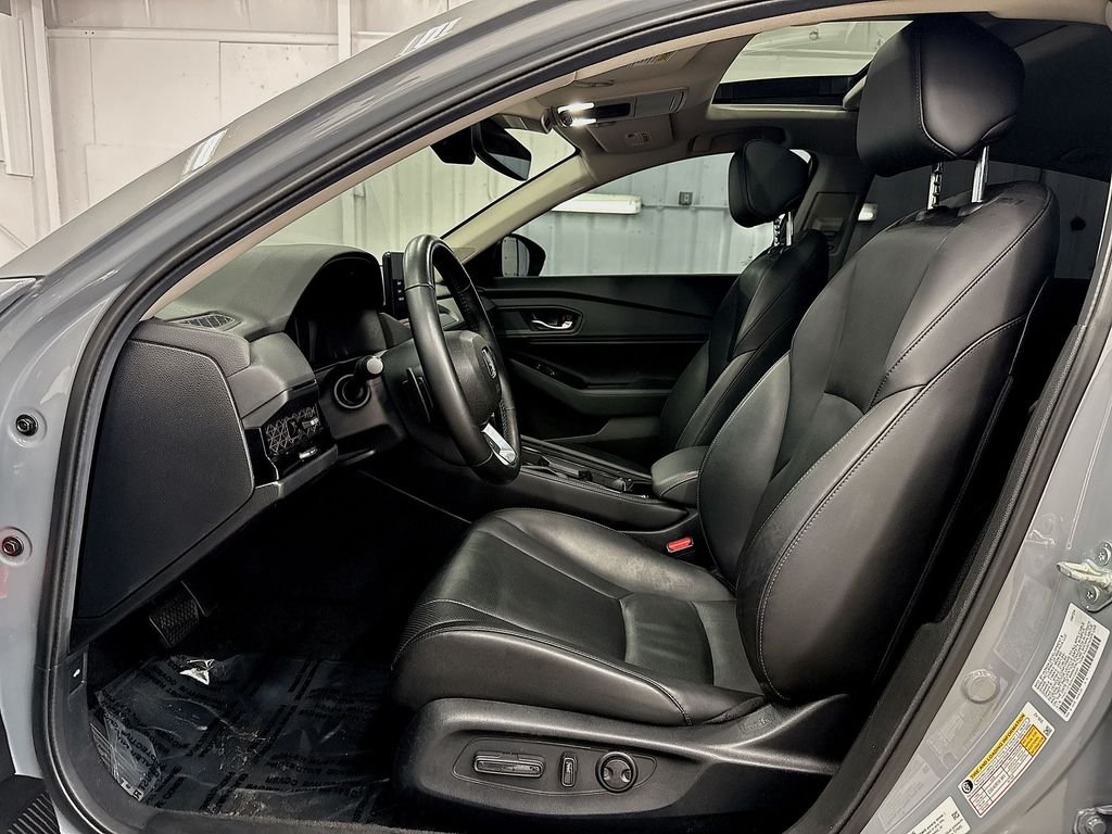 Used 2025  Honda Touring image 12