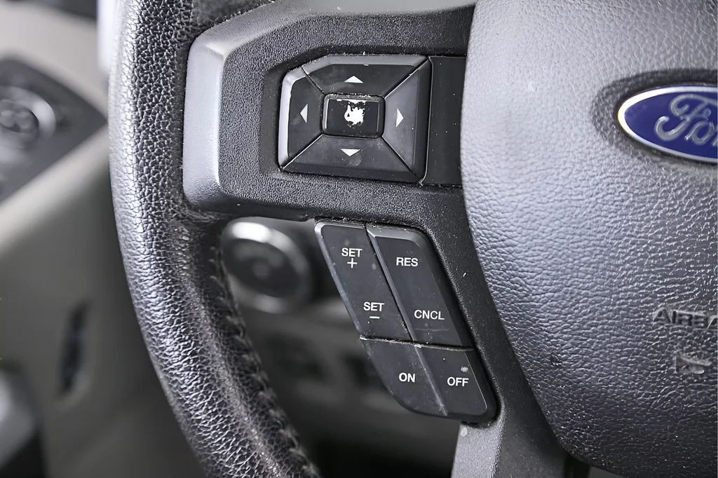 Used 2016 Oxford White Ford XLT image 35