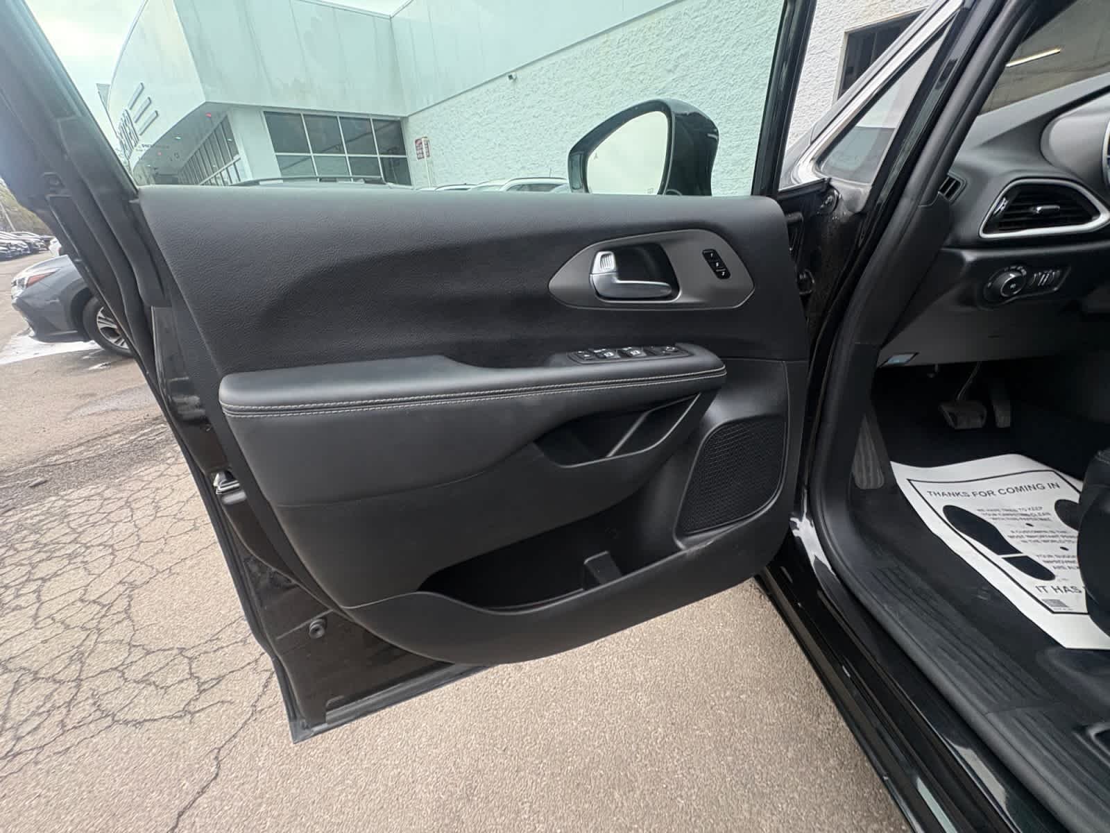 Used 2025 Diamond Black Crystal Pearlcoat Chrysler Select image 11